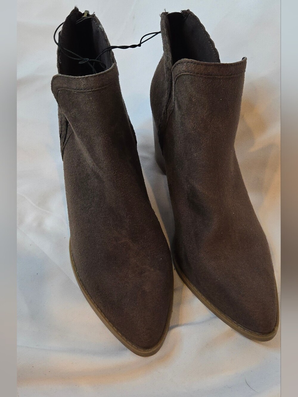 NWT Maurices Belle Suede Pointed Toe Whipstitch Brown Ankle Boots 8.5